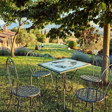 Podere Lamone A * مونتيتشيلو